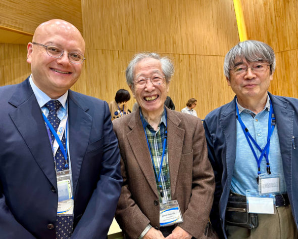 写真：ヘンシュ貴雄東京大学WPI-IRCN機構長、甘利俊一氏、合原一幸東京大学特別教授