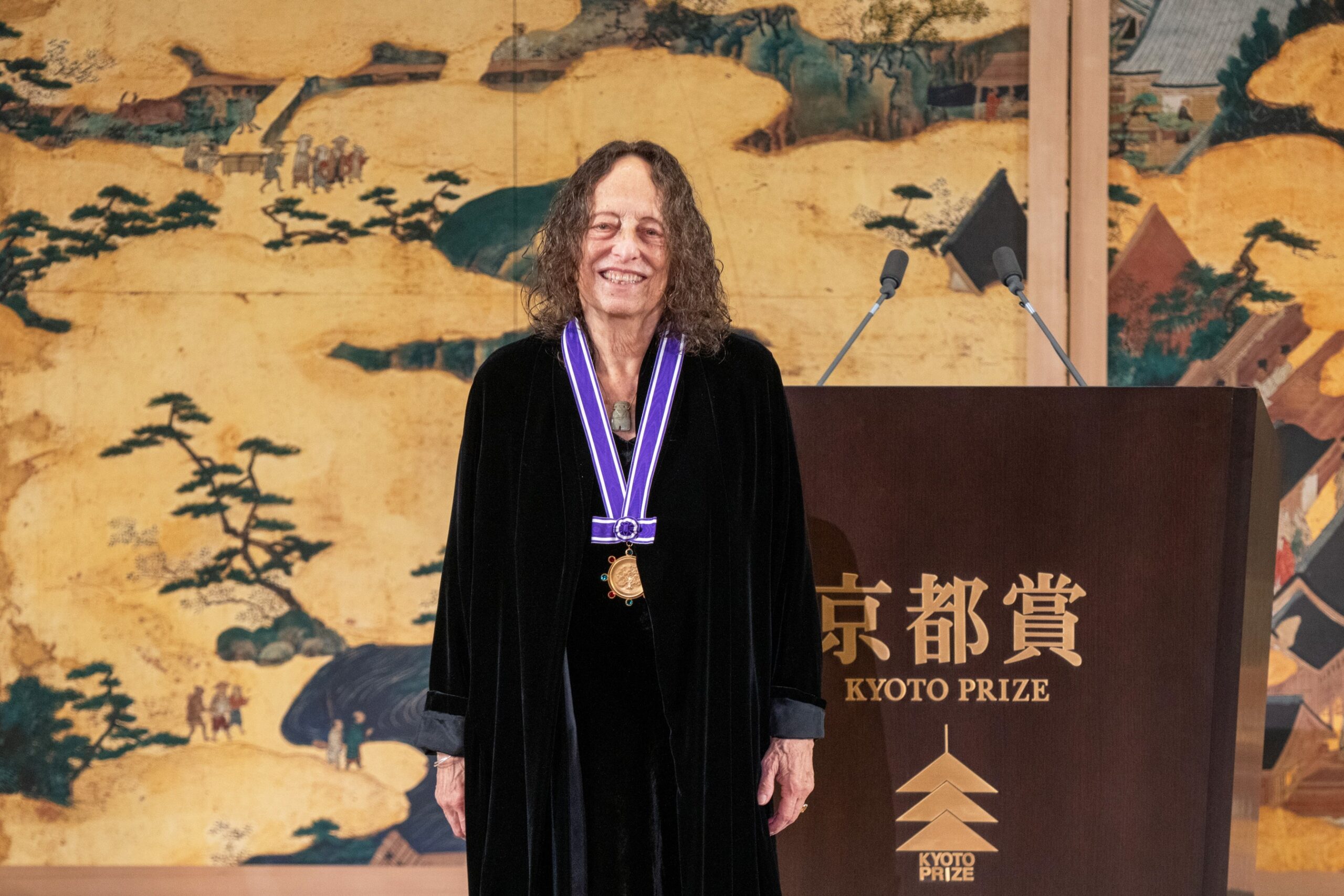 写真：表彰を受ける受賞者