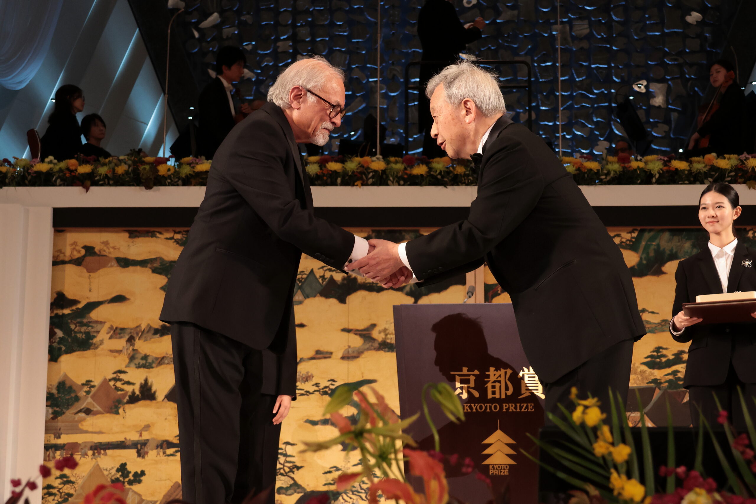 写真：表彰を受ける受賞者