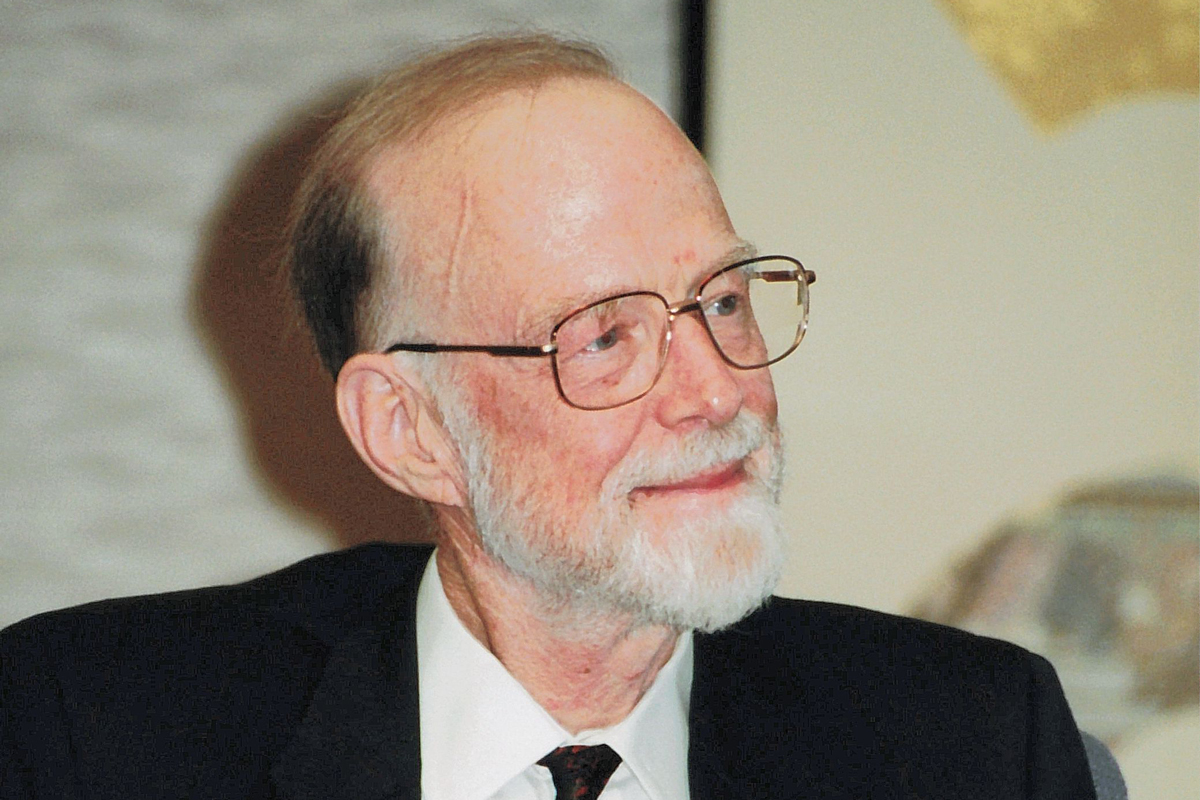 ほほえむアントニー・ホーア教授