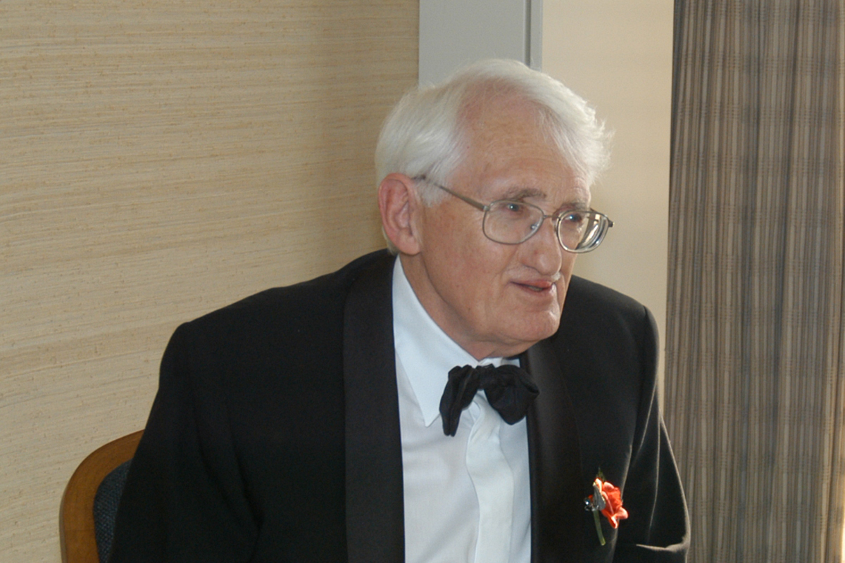 ほほえむハーバマス教授